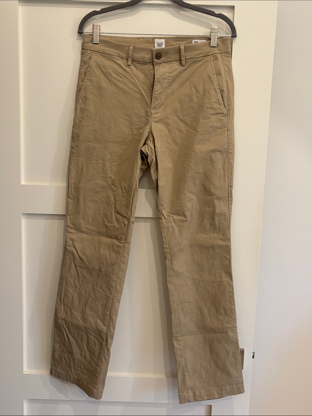 GAP Men’s Essential Khaki Straight